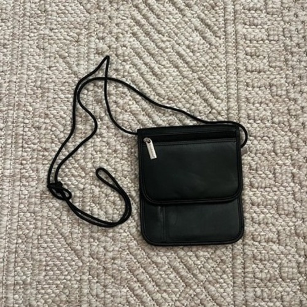 Brookstone Black Leather Travel Neck Wallet Crossbody Passport Pouch Bag